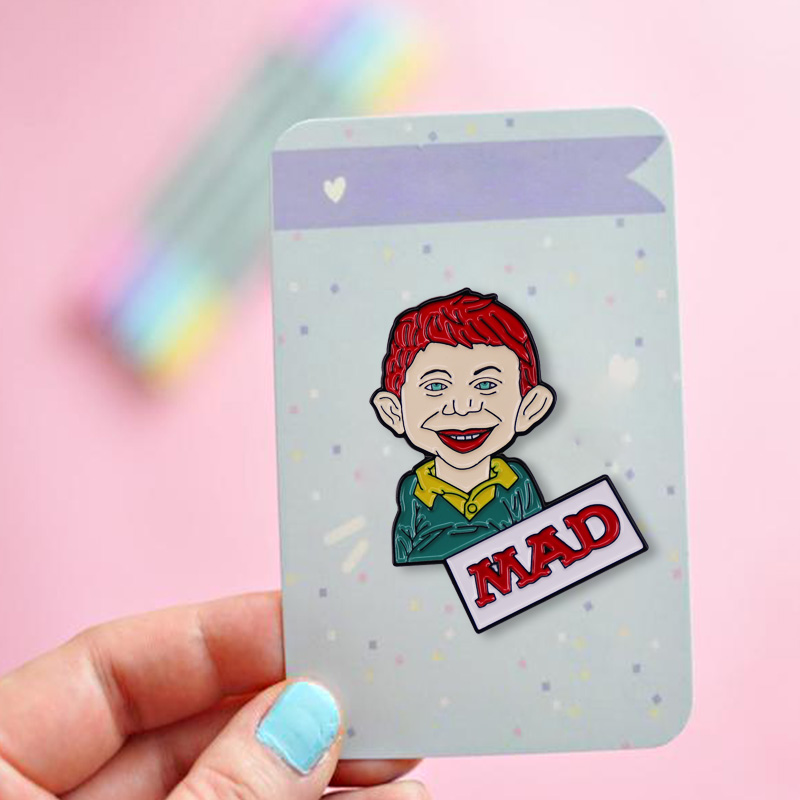 مجلة جنون ألفريد إي. نيومان ال - مراجعة Vintage Collectible Pins وسعره